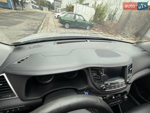 Серый Хендай Туксон, объемом двигателя 2 л и пробегом 138 тыс. км за 18700 $, фото 14 на Automoto.ua