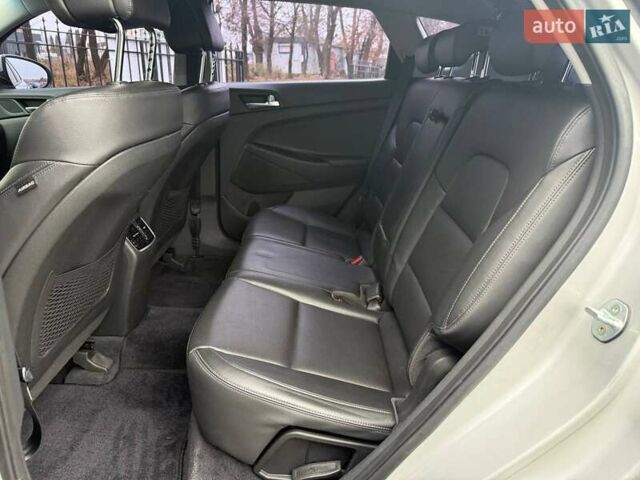 Серый Хендай Туксон, объемом двигателя 0 л и пробегом 139 тыс. км за 17700 $, фото 24 на Automoto.ua