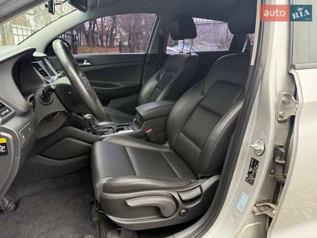 Серый Хендай Туксон, объемом двигателя 0 л и пробегом 139 тыс. км за 17700 $, фото 22 на Automoto.ua