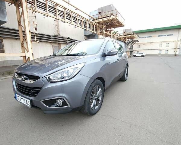 Серый Хендай Туксон, объемом двигателя 1.7 л и пробегом 290 тыс. км за 12800 $, фото 2 на Automoto.ua