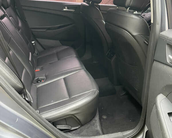 Сірий Хендай Туксон, об'ємом двигуна 1.7 л та пробігом 215 тис. км за 13650 $, фото 14 на Automoto.ua