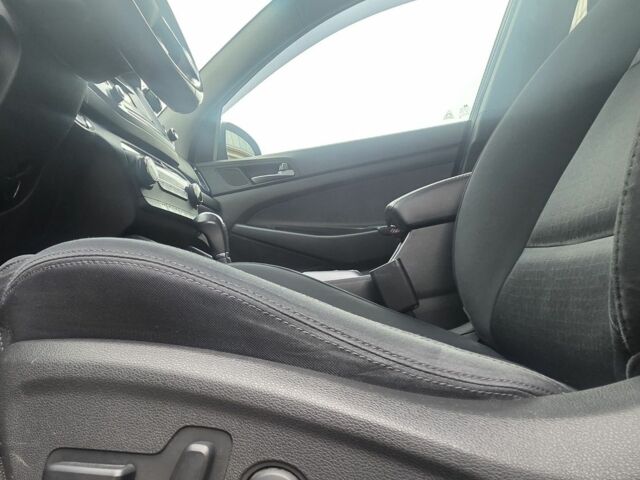 Серый Хендай Туксон, объемом двигателя 1.6 л и пробегом 113 тыс. км за 15000 $, фото 11 на Automoto.ua