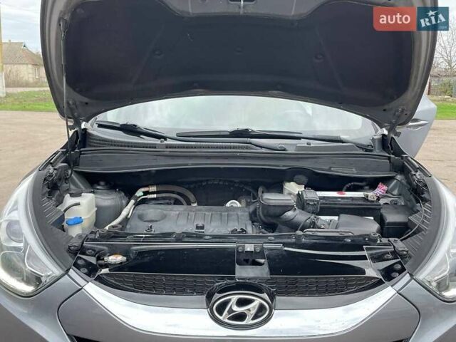 Серый Хендай Туксон, объемом двигателя 1.69 л и пробегом 293 тыс. км за 12950 $, фото 75 на Automoto.ua
