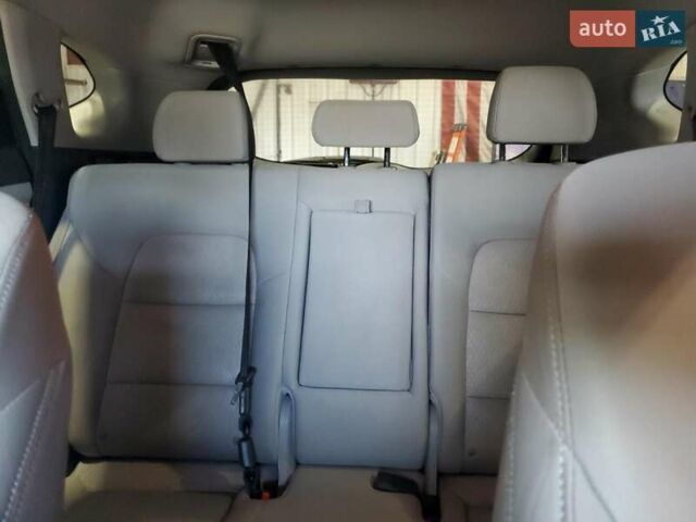 Сірий Хендай Туксон, об'ємом двигуна 2 л та пробігом 128 тис. км за 2700 $, фото 9 на Automoto.ua