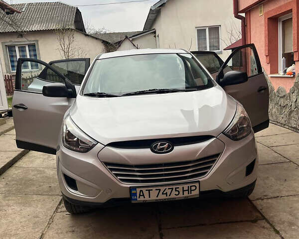 Сірий Хендай Туксон, об'ємом двигуна 2 л та пробігом 141 тис. км за 13500 $, фото 12 на Automoto.ua