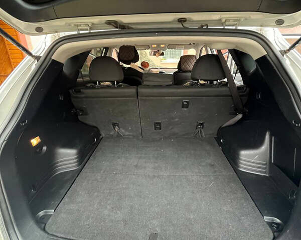 Сірий Хендай Туксон, об'ємом двигуна 2 л та пробігом 141 тис. км за 13500 $, фото 8 на Automoto.ua