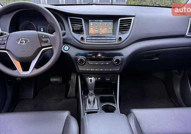 Сірий Хендай Туксон, об'ємом двигуна 2 л та пробігом 203 тис. км за 18300 $, фото 19 на Automoto.ua