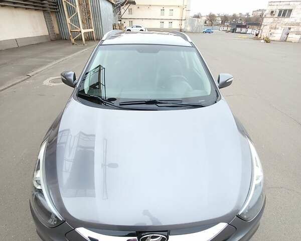 Серый Хендай Туксон, объемом двигателя 1.7 л и пробегом 290 тыс. км за 12800 $, фото 4 на Automoto.ua