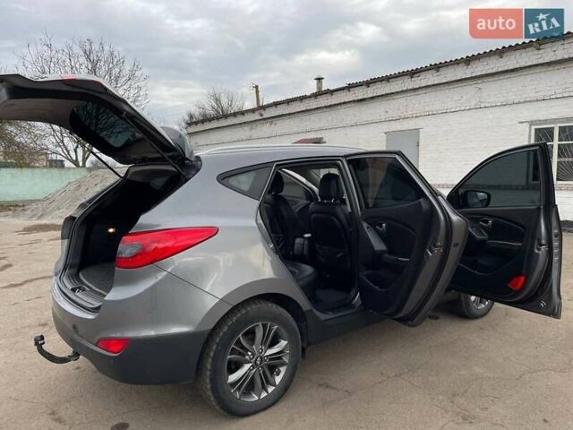 Серый Хендай Туксон, объемом двигателя 1.69 л и пробегом 293 тыс. км за 12950 $, фото 6 на Automoto.ua