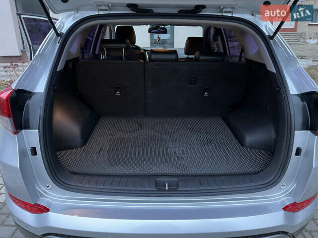Серый Хендай Туксон, объемом двигателя 2 л и пробегом 187 тыс. км за 20999 $, фото 10 на Automoto.ua