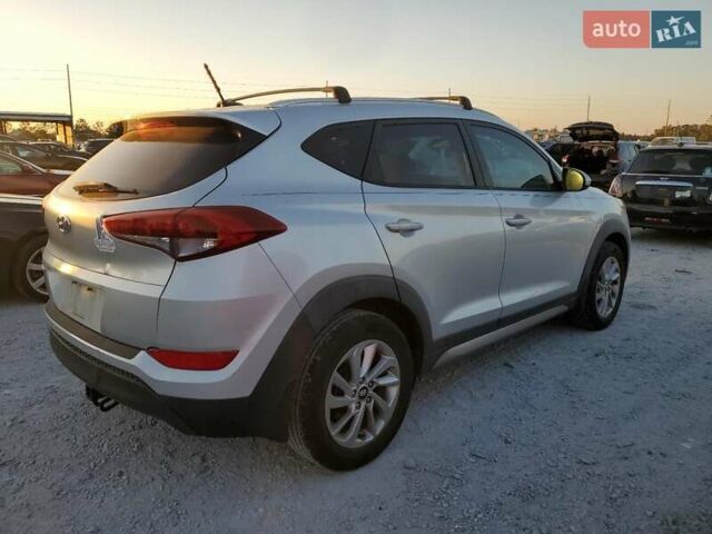 Серый Хендай Туксон, объемом двигателя 2 л и пробегом 111 тыс. км за 2400 $, фото 2 на Automoto.ua