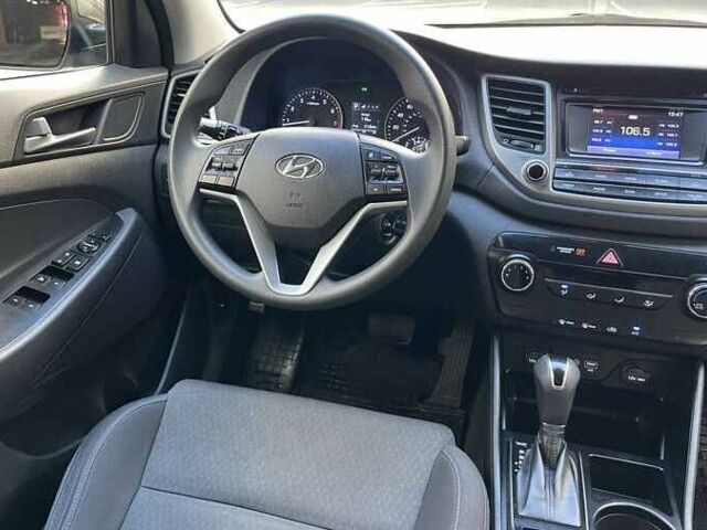 Сірий Хендай Туксон, об'ємом двигуна 2 л та пробігом 125 тис. км за 13600 $, фото 11 на Automoto.ua
