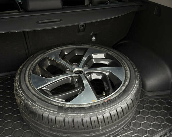 Серый Хендай Туксон, объемом двигателя 2 л и пробегом 195 тыс. км за 15000 $, фото 26 на Automoto.ua