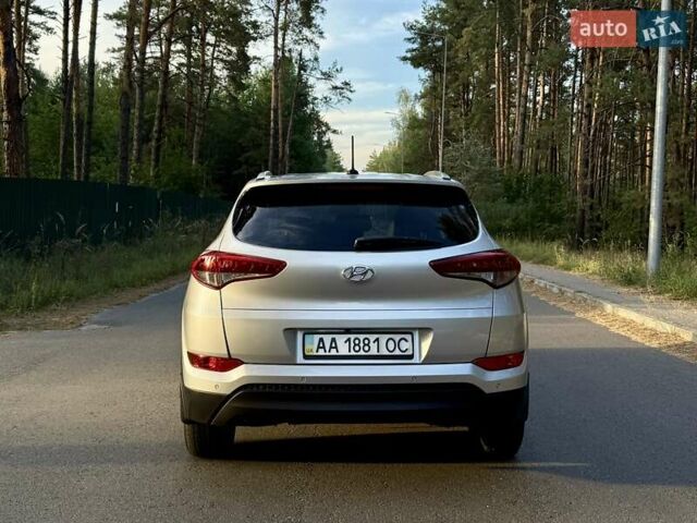 Серый Хендай Туксон, объемом двигателя 2 л и пробегом 58 тыс. км за 17500 $, фото 4 на Automoto.ua