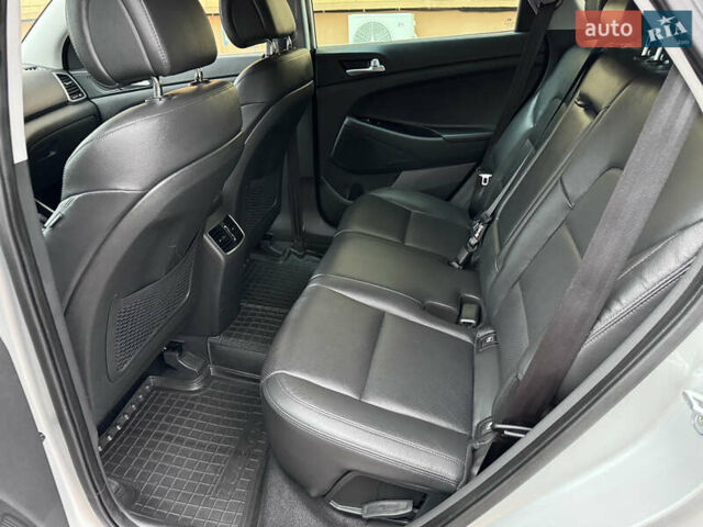 Серый Хендай Туксон, объемом двигателя 2 л и пробегом 85 тыс. км за 19500 $, фото 24 на Automoto.ua