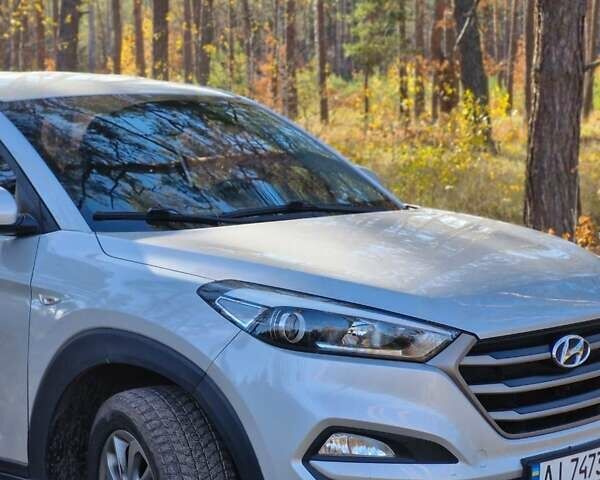 Сірий Хендай Туксон, об'ємом двигуна 1.69 л та пробігом 193 тис. км за 16500 $, фото 2 на Automoto.ua