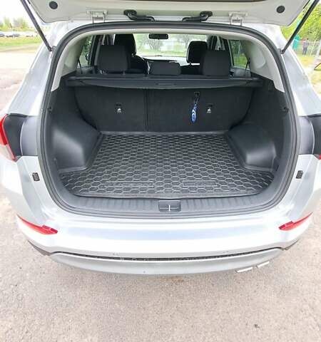 Серый Хендай Туксон, объемом двигателя 1.59 л и пробегом 57 тыс. км за 17300 $, фото 5 на Automoto.ua