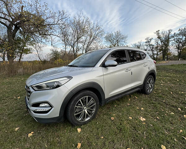 Хендай Туксон 2016 в Кропивницком (Кировограде) на Automoto.ua Серый Хендай Туксон, объемом двигателя 2 л и пробегом 185 тыс. км за 20000 $, фото 10 на Automoto.ua