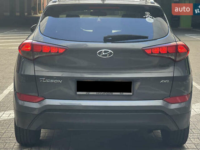 Серый Хендай Туксон, объемом двигателя 2 л и пробегом 125 тыс. км за 15600 $, фото 22 на Automoto.ua