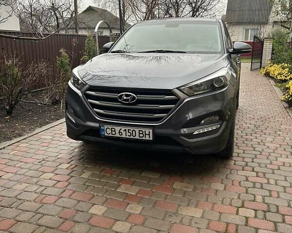 Серый Хендай Туксон, объемом двигателя 2 л и пробегом 158 тыс. км за 15999 $, фото 1 на Automoto.ua