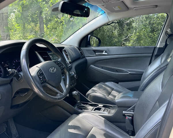 Хендай Туксон 2016 у Дніпро (Дніпропетровську) на Automoto.ua Сірий Хендай Туксон, об'ємом двигуна 1.59 л та пробігом 177 тис. км за 14500 $, фото 3 на Automoto.ua