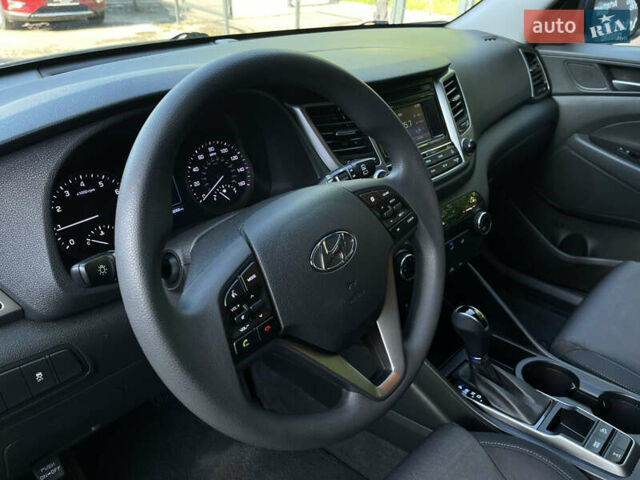 Сірий Хендай Туксон, об'ємом двигуна 2 л та пробігом 93 тис. км за 14300 $, фото 9 на Automoto.ua