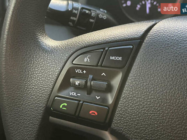 Серый Хендай Туксон, объемом двигателя 2 л и пробегом 125 тыс. км за 15600 $, фото 9 на Automoto.ua