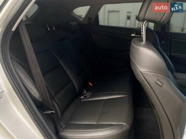 Серый Хендай Туксон, объемом двигателя 1.7 л и пробегом 99 тыс. км за 15490 $, фото 17 на Automoto.ua