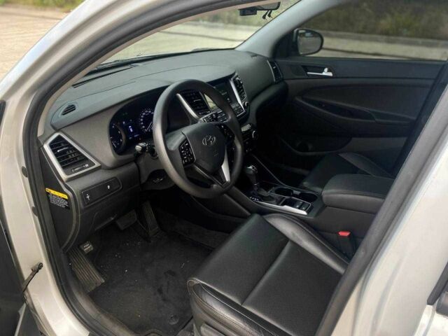 Серый Хендай Туксон, объемом двигателя 1.7 л и пробегом 99 тыс. км за 15500 $, фото 10 на Automoto.ua