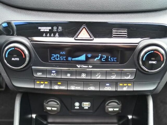 Серый Хендай Туксон, объемом двигателя 1.69 л и пробегом 165 тыс. км за 9600 $, фото 11 на Automoto.ua