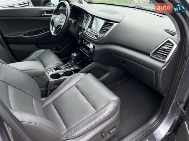 Серый Хендай Туксон, объемом двигателя 1.6 л и пробегом 188 тыс. км за 15990 $, фото 39 на Automoto.ua