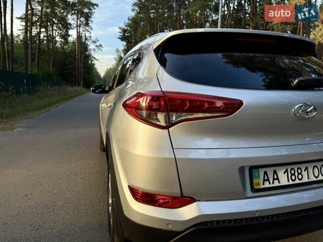 Серый Хендай Туксон, объемом двигателя 2 л и пробегом 58 тыс. км за 17500 $, фото 5 на Automoto.ua
