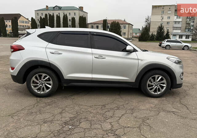 Сірий Хендай Туксон, об'ємом двигуна 2 л та пробігом 206 тис. км за 16000 $, фото 3 на Automoto.ua