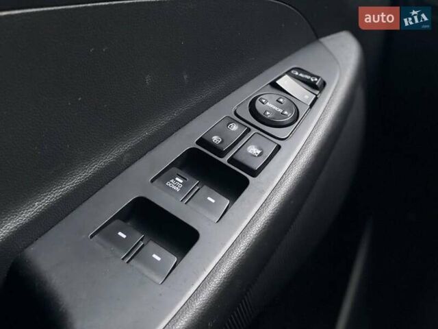 Серый Хендай Туксон, объемом двигателя 1.7 л и пробегом 99 тыс. км за 15490 $, фото 30 на Automoto.ua