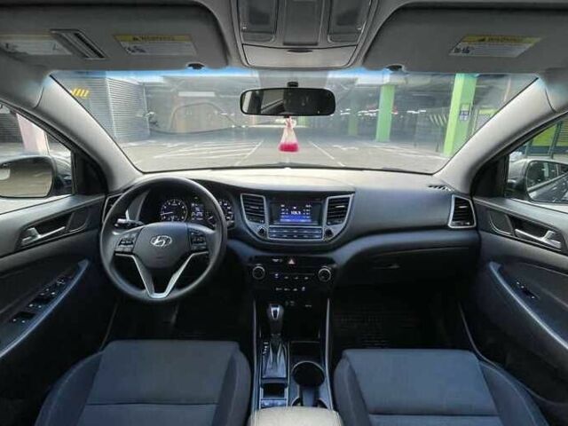 Сірий Хендай Туксон, об'ємом двигуна 2 л та пробігом 125 тис. км за 13600 $, фото 16 на Automoto.ua