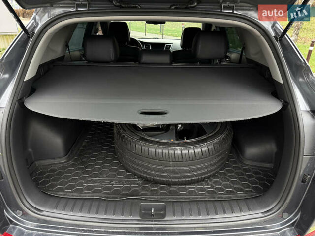 Серый Хендай Туксон, объемом двигателя 2 л и пробегом 195 тыс. км за 15000 $, фото 25 на Automoto.ua