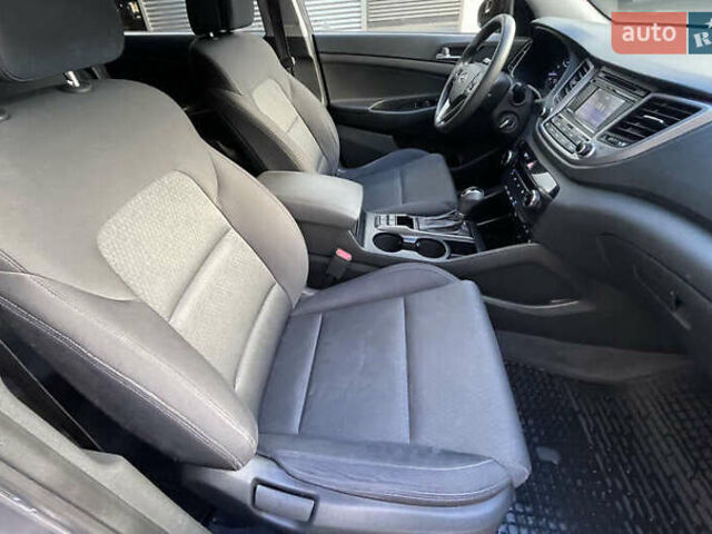 Серый Хендай Туксон, объемом двигателя 2 л и пробегом 125 тыс. км за 15600 $, фото 17 на Automoto.ua