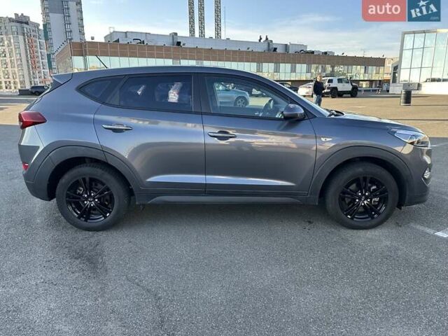 Серый Хендай Туксон, объемом двигателя 2 л и пробегом 124 тыс. км за 16900 $, фото 7 на Automoto.ua