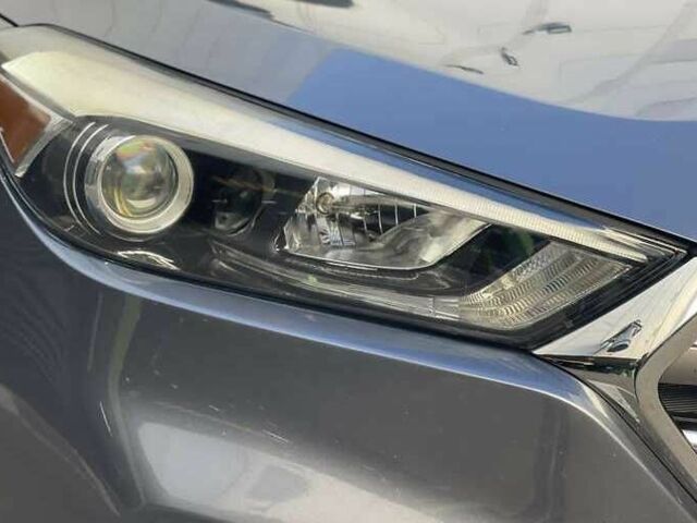 Сірий Хендай Туксон, об'ємом двигуна 2 л та пробігом 125 тис. км за 13600 $, фото 1 на Automoto.ua