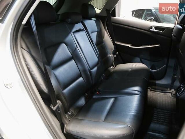 Серый Хендай Туксон, объемом двигателя 2 л и пробегом 126 тыс. км за 19400 $, фото 10 на Automoto.ua