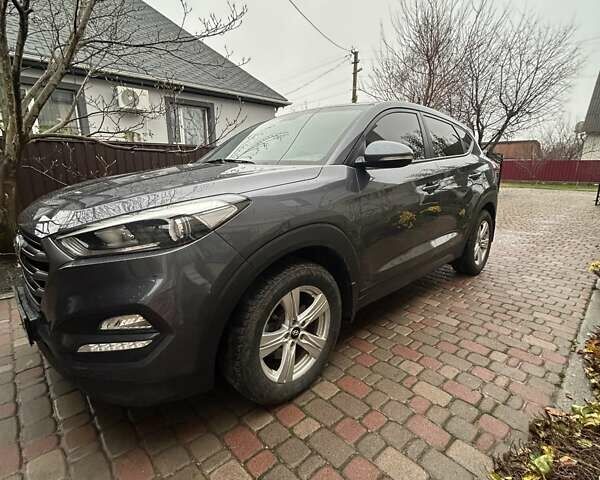 Серый Хендай Туксон, объемом двигателя 2 л и пробегом 158 тыс. км за 15999 $, фото 5 на Automoto.ua