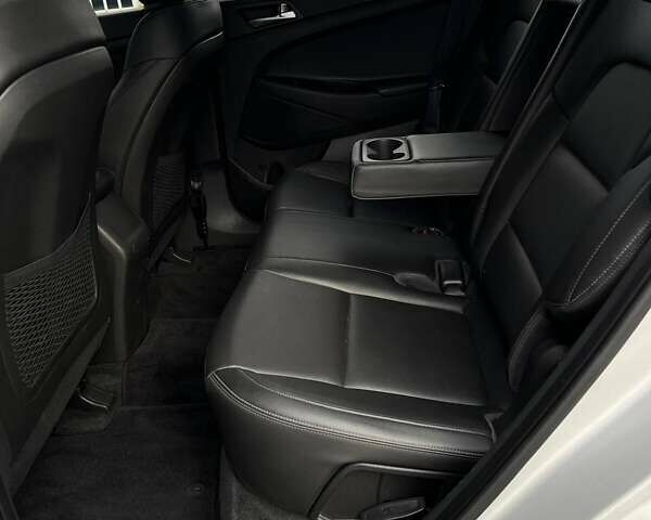 Серый Хендай Туксон, объемом двигателя 1.7 л и пробегом 110 тыс. км за 15990 $, фото 44 на Automoto.ua