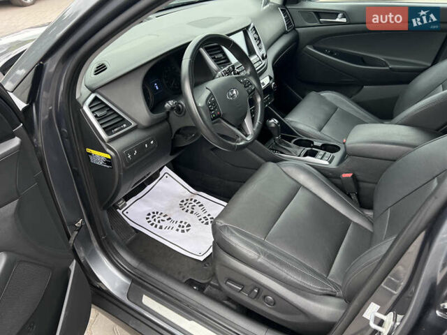 Серый Хендай Туксон, объемом двигателя 1.6 л и пробегом 188 тыс. км за 15990 $, фото 23 на Automoto.ua