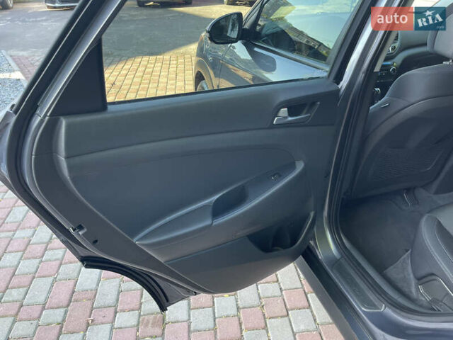 Сірий Хендай Туксон, об'ємом двигуна 2 л та пробігом 93 тис. км за 14300 $, фото 10 на Automoto.ua
