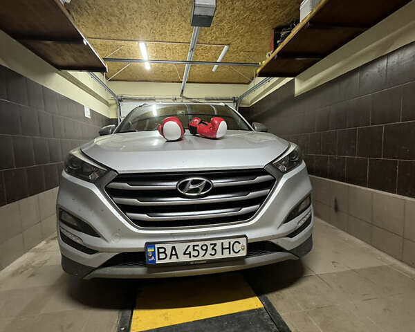 Хендай Туксон 2016 в Кропивницком (Кировограде) на Automoto.ua Серый Хендай Туксон, объемом двигателя 2 л и пробегом 185 тыс. км за 20000 $, фото 22 на Automoto.ua
