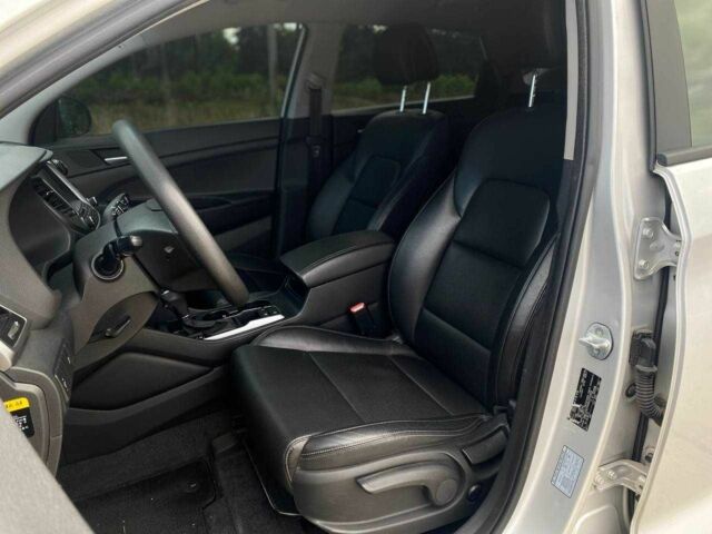 Серый Хендай Туксон, объемом двигателя 1.7 л и пробегом 99 тыс. км за 15500 $, фото 9 на Automoto.ua