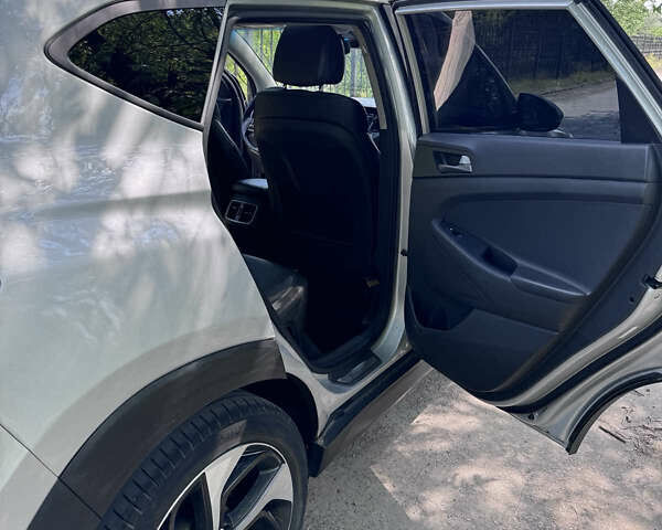 Хендай Туксон 2016 у Дніпро (Дніпропетровську) на Automoto.ua Сірий Хендай Туксон, об'ємом двигуна 1.59 л та пробігом 177 тис. км за 14500 $, фото 5 на Automoto.ua