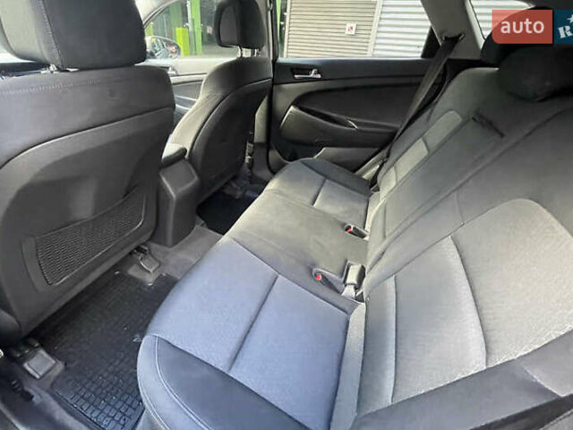 Серый Хендай Туксон, объемом двигателя 2 л и пробегом 125 тыс. км за 15600 $, фото 18 на Automoto.ua