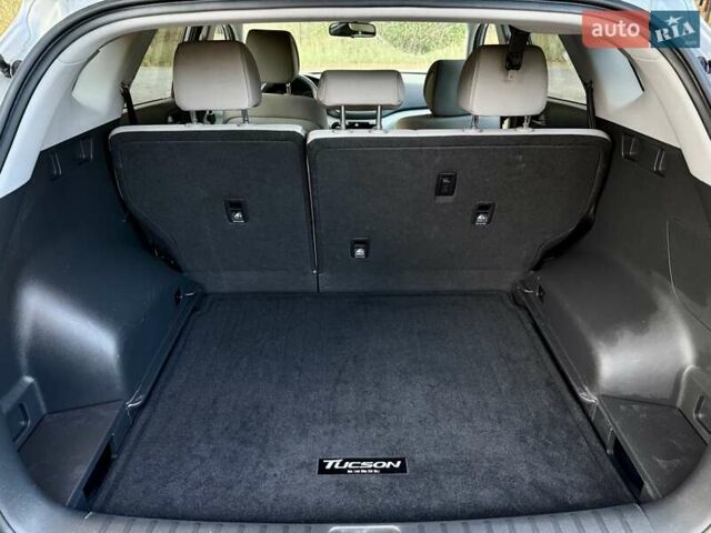 Серый Хендай Туксон, объемом двигателя 2 л и пробегом 58 тыс. км за 17500 $, фото 22 на Automoto.ua