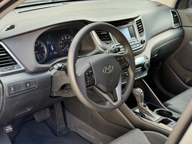 Сірий Хендай Туксон, об'ємом двигуна 1.6 л та пробігом 103 тис. км за 9200 $, фото 13 на Automoto.ua